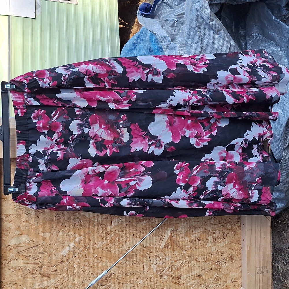 5 For $25 Covington Floral Skirt XL